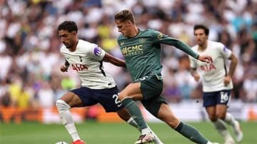 توتنهام يتعثر أمام إيفرتون.. ومرموش يظهر في التعادل السلبي بالدوري الإنجليزي توتنهام يتعثر أمام إيفرتون.. ومرموش يظهر في التعادل السلبي بالدوري الإنجليزي