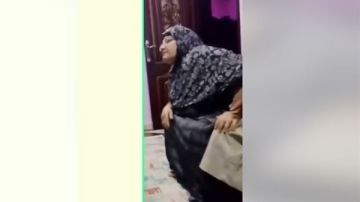 كيس شيبسي بـ20 جنيه.. سيدة تعنف ابنها بسبب طلب زوجته كيس شيبسي بـ20 جنيه.. سيدة تعنف ابنها بسبب طلب زوجته