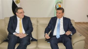 وزير الزراعة يبحث مع رئيس التنظيم والإدارة ملفات التطوير المؤسسي ورفع كفاءة العاملين وزير الزراعة يبحث مع رئيس التنظيم والإدارة ملفات التطوير المؤسسي ورفع كفاءة العاملين