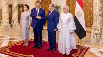 إنتصار السيسي تعرب عن سعادتها باستقبال قرينة الرئيس الصيني إنتصار السيسي تعرب عن سعادتها باستقبال قرينة الرئيس الصيني