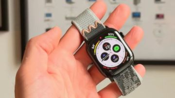 خلل مفاجئ يضرب ساعات آبل الجديدة.. تحديث watchOS 27.0.1 ينقذ الموقف خلل مفاجئ يضرب ساعات آبل الجديدة.. تحديث watchOS 27.0.1 ينقذ الموقف