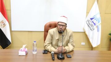 أمين سر هيئة كبار العلماء: المفتي ينبغي أن يكون مطمئنا إلى حكمه مستبرئا لدينه.. صور أمين سر هيئة كبار العلماء: المفتي ينبغي أن يكون مطمئنا إلى حكمه مستبرئا لدينه.. صور