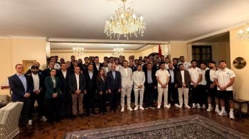 بعثة بيراميدز تلبي دعوة السفير المصري في كينيا بعد الفوز على جورماهيا بعثة بيراميدز تلبي دعوة السفير المصري في كينيا بعد الفوز على جورماهيا