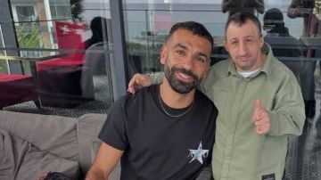 لقاء منتظر .. كوكسال بابا يلتقي محمد صلاح قبل قمة الدوري التركي لقاء منتظر .. كوكسال بابا يلتقي محمد صلاح قبل قمة الدوري التركي