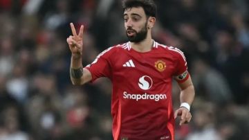 برونو فيرنانديز يتوج بجائزة لاعب الأسبوع في الدوري الإنجليزي برونو فيرنانديز يتوج بجائزة لاعب الأسبوع في الدوري الإنجليزي