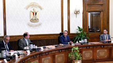 رئيس الوزراء يتابع عمل مشروعات تكنولوجيا المعلومات والبنية التحتية للاتصالات رئيس الوزراء يتابع عمل مشروعات تكنولوجيا المعلومات والبنية التحتية للاتصالات
