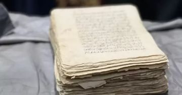 عائلة بقنا تحتفظ بمصحف عمره 200 عام ووثائق من القرن التاسع عشر.. صور عائلة بقنا تحتفظ بمصحف عمره 200 عام ووثائق من القرن التاسع عشر.. صور