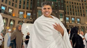 عمر كمال يشارك صورا من الحرم المكي أثناء أداء العمرة عمر كمال يشارك صورا من الحرم المكي أثناء أداء العمرة