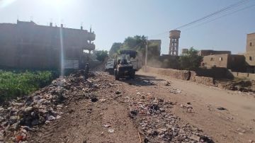 محافظ أسيوط: تكثيف أعمال رفع القمامة والمخلفات بقرية بني شقير بمنفلوط للحفاظ على بيئة نظيفة وآمنة محافظ أسيوط: تكثيف أعمال رفع القمامة والمخلفات بقرية بني شقير بمنفلوط للحفاظ على بيئة نظيفة وآمنة