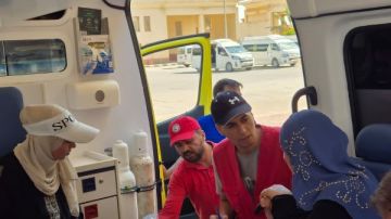 الهلال الأحمر يستقبل الدفعة الـ87 من الجرحى والمرضى الفلسطينيين الهلال الأحمر يستقبل الدفعة الـ87 من الجرحى والمرضى الفلسطينيين