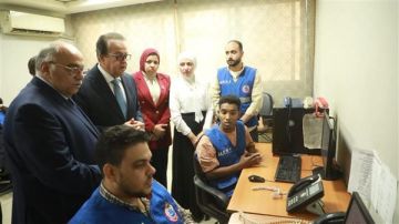 وزير الصحة يتفقد مركز الخدمات الطارئة 137 ويوجه بسرعة الاستجابة لاحتياجات المواطنين وزير الصحة يتفقد مركز الخدمات الطارئة 137 ويوجه بسرعة الاستجابة لاحتياجات المواطنين