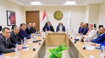 وزيرا التعليم والرياضة يبحثان إنشاء مدارس التكنولوجيا التطبيقية بتخصصات صيانة الملاعب وزيرا التعليم والرياضة يبحثان إنشاء مدارس التكنولوجيا التطبيقية بتخصصات صيانة الملاعب