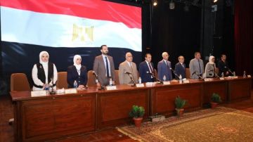 رئيس جامعة المنيا يعقد لقاء موسعا مع طلاب الجامعة الأهلية الجدد رئيس جامعة المنيا يعقد لقاء موسعا مع طلاب الجامعة الأهلية الجدد