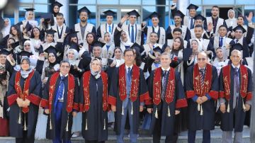 رئيس جامعة بنها يشهد حفل تخرج دفعة جديدة من طلاب برامج كلية الحقوق بالعبور رئيس جامعة بنها يشهد حفل تخرج دفعة جديدة من طلاب برامج كلية الحقوق بالعبور