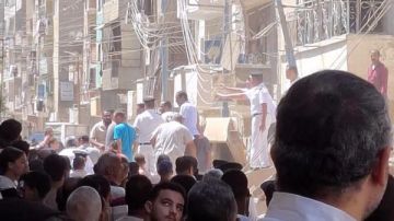 الصور الأولي لانهيار عقار من 4 طوابق بالمنيا.. واستمرار البحث عن ناجين الصور الأولي لانهيار عقار من 4 طوابق بالمنيا.. واستمرار البحث عن ناجين