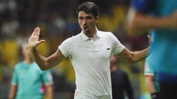 بارما الإيطالي يقيل مدربه كارلوس كويستا بارما الإيطالي يقيل مدربه كارلوس كويستا
