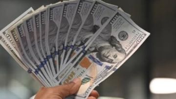 الدولار يتراجع 10 قروش في البنوك.. لكن أين وصل سعره الآن؟ مفاجأة في أعلى وأقل سعر الدولار يتراجع 10 قروش في البنوك.. لكن أين وصل سعره الآن؟ مفاجأة في أعلى وأقل سعر