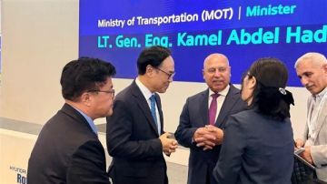 كامل الوزير: مصر تمضي بخطى متسارعة في تنفيذ وتطوير منظومة النقل بمختلف قطاعاتها كامل الوزير: مصر تمضي بخطى متسارعة في تنفيذ وتطوير منظومة النقل بمختلف قطاعاتها