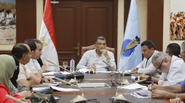 محافظ البحر الأحمر يوجه بسرعة حسم ملفات تقنين أراضي الدولة واسترداد الأماكن الفضاء محافظ البحر الأحمر يوجه بسرعة حسم ملفات تقنين أراضي الدولة واسترداد الأماكن الفضاء