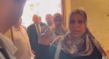 مديرة مدرسة مصرية تحرج مسؤولا.. ومطالب بتكريمها من الدولة مديرة مدرسة مصرية تحرج مسؤولا.. ومطالب بتكريمها من الدولة