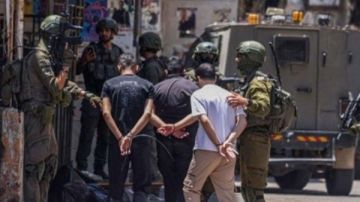 قوات الاحتلال تعتقل 5 مواطنين من مخيم بلاطة شرق نابلس قوات الاحتلال تعتقل 5 مواطنين من مخيم بلاطة شرق نابلس