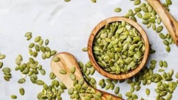 لمرضى القلب و السكر.. ماذا يحدث لجسمك عند تناول بذور اليقطين؟ لمرضى القلب و السكر.. ماذا يحدث لجسمك عند تناول بذور اليقطين؟