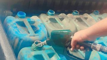 محطة بنزين داخل منزل جنوب بورسعيد.. التموين يتحفظ على 400 لتر بنزين محطة بنزين داخل منزل جنوب بورسعيد.. التموين يتحفظ على 400 لتر بنزين