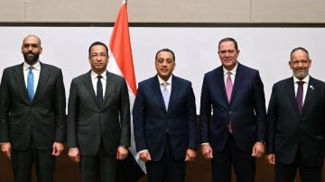مدبولي يشهد توقيع خطاب نوايا لدعم استراتيجية الذكاء الاصطناعي والتحول الرقمي مدبولي يشهد توقيع خطاب نوايا لدعم استراتيجية الذكاء الاصطناعي والتحول الرقمي