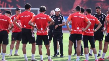 3 عوامل تدفع الحسين عموتة لطلب التعاقد مع نجم جديد في الأهلي خلال يناير 3 عوامل تدفع الحسين عموتة لطلب التعاقد مع نجم جديد في الأهلي خلال يناير