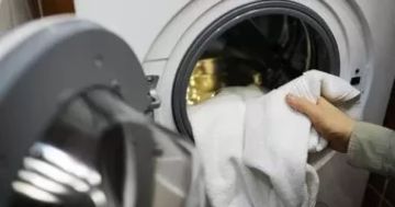 لماذا ينصح الخبراء بغسل الملابس الجديدة قبل ارتدئها؟ لماذا ينصح الخبراء بغسل الملابس الجديدة قبل ارتدئها؟