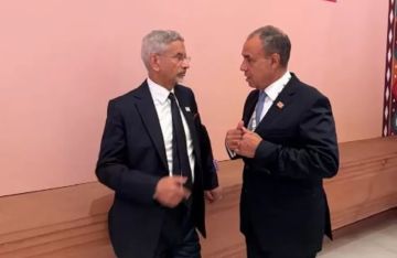 وزير الخارجية يبحث مع نظيره الهندي مستجدات القضايا الإقليمية وزير الخارجية يبحث مع نظيره الهندي مستجدات القضايا الإقليمية