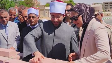 أخبار الوادي الجديد وضع حجر الأساس لأول مسجد على الطراز البيئي.. وتوديع أوائل التعليم العام والأزهري وأولياء أمورهم لأداء العمرة أخبار الوادي الجديد وضع حجر الأساس لأول مسجد على الطراز البيئي.. وتوديع أوائل التعليم العام والأزهري وأولياء أمورهم لأداء العمرة