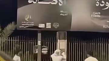 تمزيق إعلانات حفل أصالة في سوريا تمزيق إعلانات حفل أصالة في سوريا