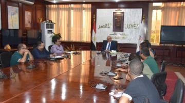 محافظ الأقصر يعقد اجتماعا لبحث موقف المرافق والبنية التحتية ورفع كفاءة الطرق الرئيسية بمدينة الأقصر.. صور محافظ الأقصر يعقد اجتماعا لبحث موقف المرافق والبنية التحتية ورفع كفاءة الطرق الرئيسية بمدينة الأقصر.. صور