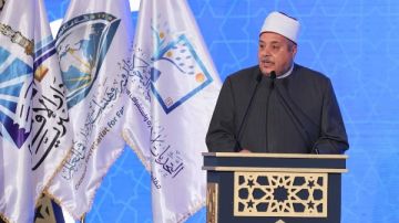وكيل الأزهر: الأسرة ميثاق غليظ.. وحمايتها في العصر الرقمي تتطلب الانتقال من فقه الأزمة إلى فقه الوقاية الاستباقي وكيل الأزهر: الأسرة ميثاق غليظ.. وحمايتها في العصر الرقمي تتطلب الانتقال من فقه الأزمة إلى فقه الوقاية الاستباقي
