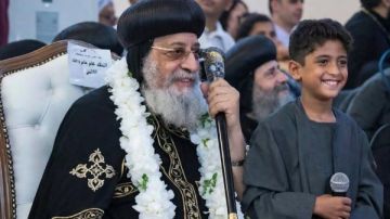عمدة مسلم للبابا تواضروس: أنت أبونا كلنا والفرحة بيك عند كل المصريين