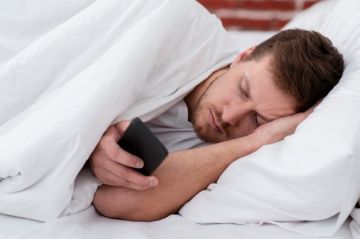 ما تأثير مشاهدة الموبايل قبل النوم على القلب ما تأثير مشاهدة الموبايل قبل النوم على القلب