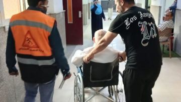 التضامن تنقذ مسن بلا مأوى بالمنصورة وتنقله إلى دار للرعاية التضامن تنقذ مسن بلا مأوى بالمنصورة وتنقله إلى دار للرعاية