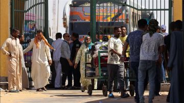بعد تمديد توفيق الأوضاع لمدة عام.. هذه شروط إقامة الأجانب في مصر بعد تمديد توفيق الأوضاع لمدة عام.. هذه شروط إقامة الأجانب في مصر