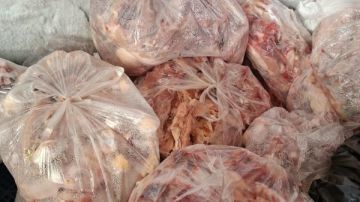 تموين بورسعيد يضبط 90 كجم هياكل وأحشاء دواجن فاسدة وغير صالحة للاستهلاك الآدمي تموين بورسعيد يضبط 90 كجم هياكل وأحشاء دواجن فاسدة وغير صالحة للاستهلاك الآدمي