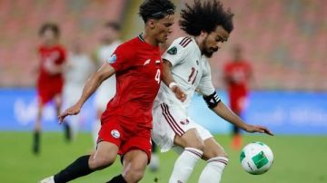 منتخب قطر يحسم تأهله لنصف نهائي كأس الخليج بفوزه على اليمن 1-0 منتخب قطر يحسم تأهله لنصف نهائي كأس الخليج بفوزه على اليمن 1-0