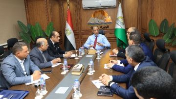 محافظ الجيزة: التوسع في إقامة معارض السلع المخفضة وتشديد الرقابة على الأسواق محافظ الجيزة: التوسع في إقامة معارض السلع المخفضة وتشديد الرقابة على الأسواق