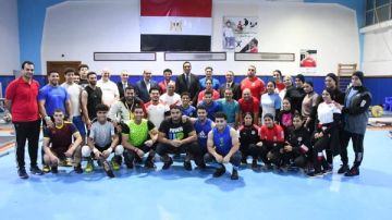 وزير الرياضة يجري جولة تفقدية بالمركز الأولمبي لمتابعة تدريبات واستعدادات الفرق والمنتخبات وزير الرياضة يجري جولة تفقدية بالمركز الأولمبي لمتابعة تدريبات واستعدادات الفرق والمنتخبات