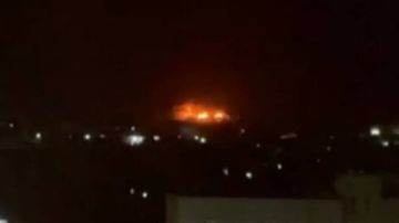 الحوثيون يستهدفون المخا والخوخة بصواريخ بالستية.. ومعارك عنيفة في تعز والجوف الحوثيون يستهدفون المخا والخوخة بصواريخ بالستية.. ومعارك عنيفة في تعز والجوف