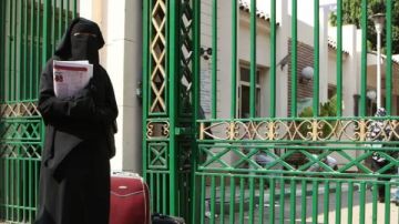 مدرسة في قنا تلزم الطالبات بارتداء النقاب .. والتعليم ترد ماذا حدث؟ مدرسة في قنا تلزم الطالبات بارتداء النقاب .. والتعليم ترد ماذا حدث؟