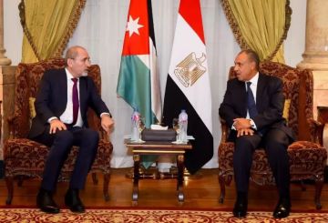 وزير الخارجية يلتقي نظيره الأردني ويبحثان تعزيز العلاقات الثنائية والتطورات الإقليمية وزير الخارجية يلتقي نظيره الأردني ويبحثان تعزيز العلاقات الثنائية والتطورات الإقليمية