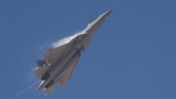 صواريخ تشبه الطائرات المسيرة .. روسيا تعرض أسلحة جديدة لـ سوخوي-57 في مصر صواريخ تشبه الطائرات المسيرة .. روسيا تعرض أسلحة جديدة لـ سوخوي-57 في مصر