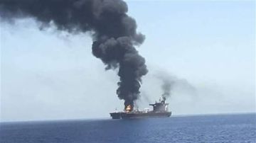 إصابة ناقلة غاز مسال بحطام مقذوف مجهول في مضيق هرمز