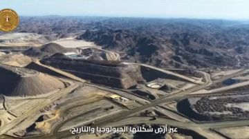 الرئيس السيسي يشاهد فيلما تسجيليا عن منجم السكري.. فيديو الرئيس السيسي يشاهد فيلما تسجيليا عن منجم السكري.. فيديو