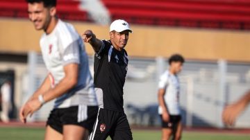 ماذا قال منافس الزمالك عن مدرب الأهلي.. وهل يتحمل الحسين عموتة ضغوط جماهير القلعة الحمراء؟ ماذا قال منافس الزمالك عن مدرب الأهلي.. وهل يتحمل الحسين عموتة ضغوط جماهير القلعة الحمراء؟